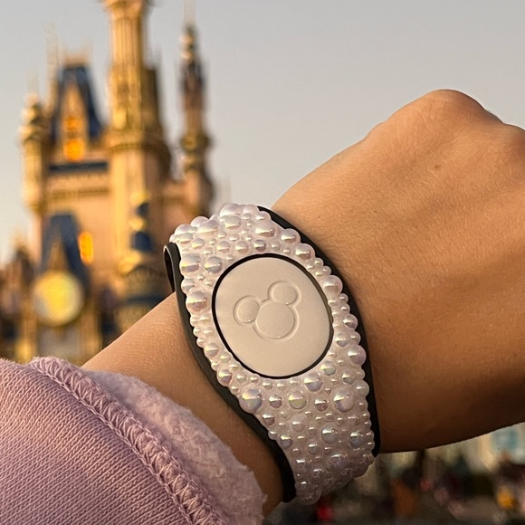 Custom Pearled White MagicBand 2 - Picture 1 of 9